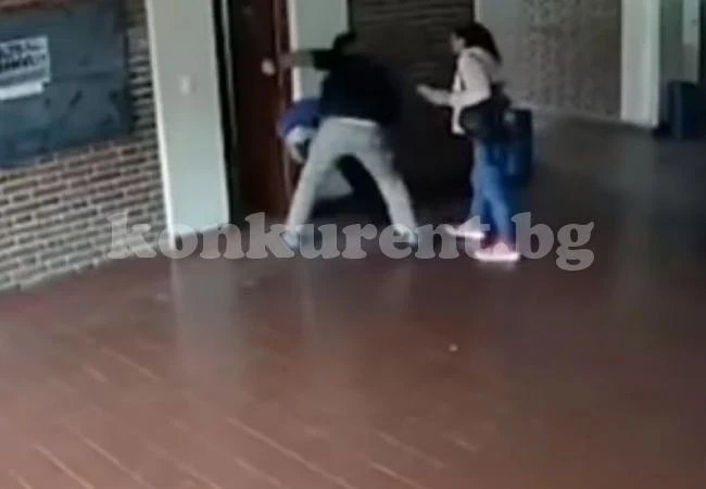 Бесен баща вкара 22 крошета за 15 секунди на палав учител, искал секс от дъщеря му (ВИДЕО 18+)