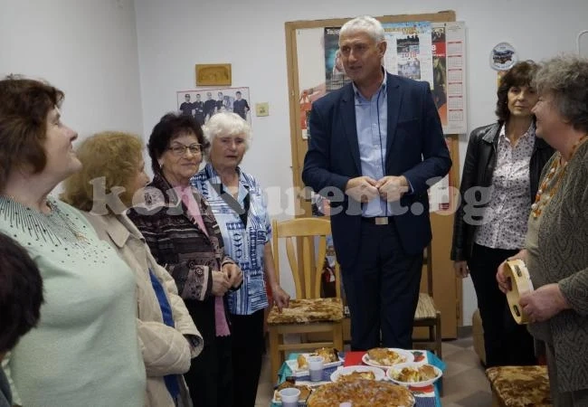 Ето как отбелязаха Деня на народните будители в пенсионерски клуб в Мездра