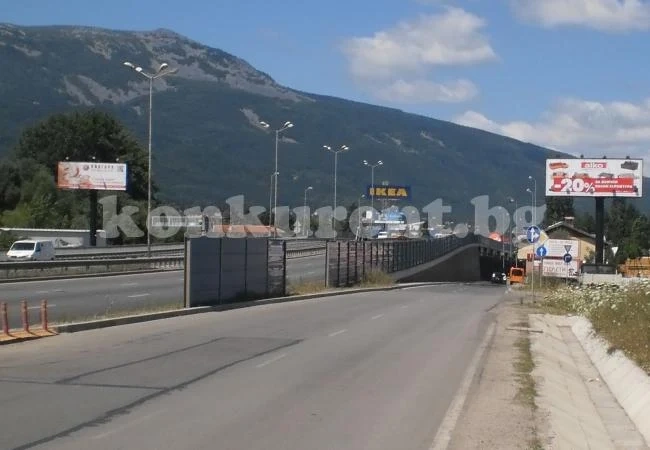 Без билбордове около тунелите по пътя