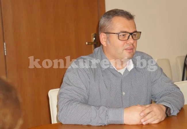 Помагат на 12 двойки да си имат бебета
