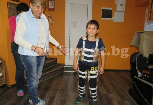 Професор по бионика вдига деца с парализа