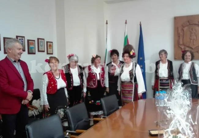 Фолклорна група поздрави кмета на Монтана за рождения му ден