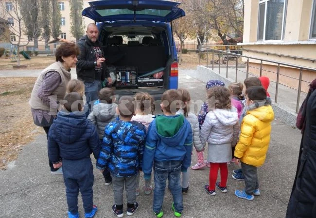 Полицаи гостуваха на малчугани във Видин