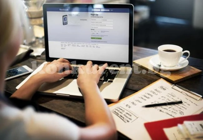 10 неща, които вашите най-дразнещи приятели правят във Facebook