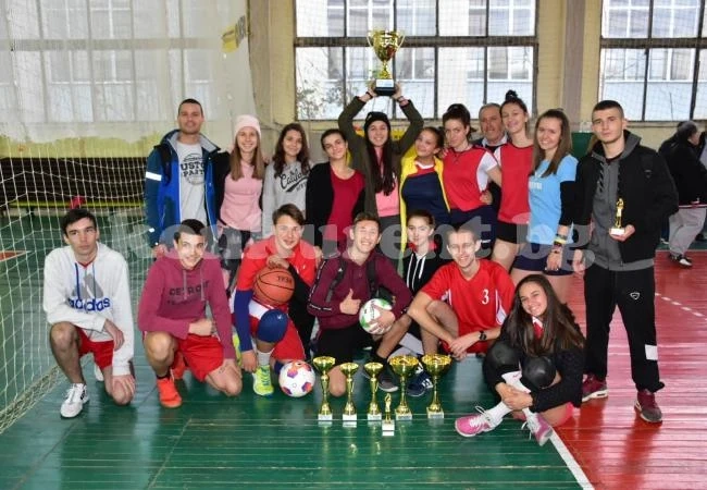 Раздадоха купи и награди в \