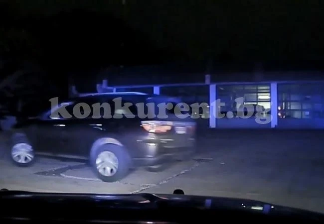 Скоростен екшън: 11-годишно момче се качи в джипа на майка си и подлуди полицаите (ВИДЕО)