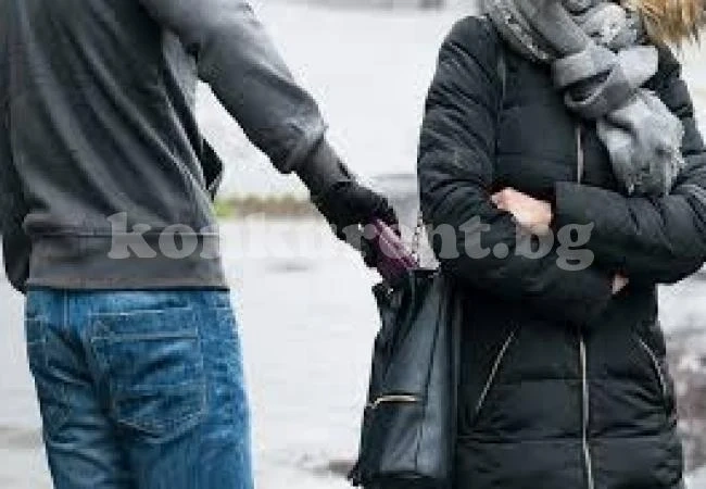 Млад мъж задигна пари от дамска чанта