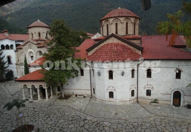 Бачковският манастир с нотариален акт за имота паркинг