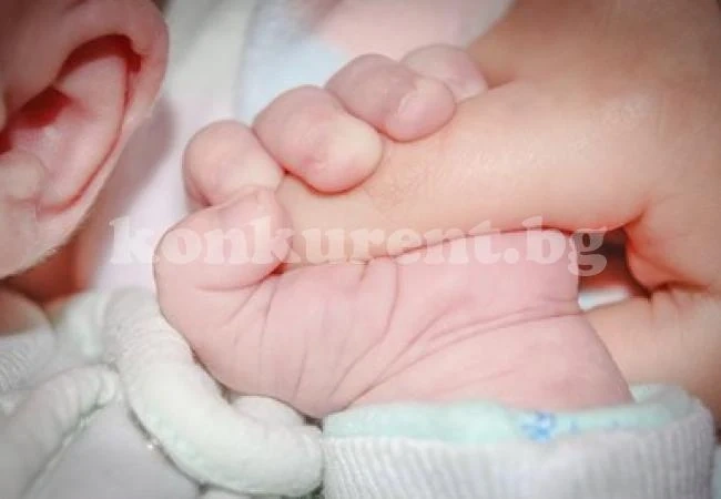 Признаха за виновни двойка британци неонацисти, нарекли сина си на Хитлер