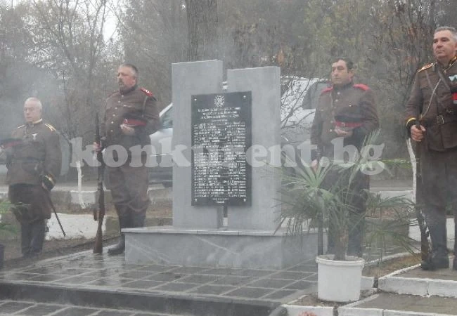 Откриха паметна плоча на загиналите във войните