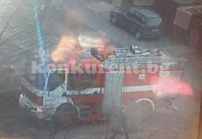 Пожарникари гасиха запалени отпадъци