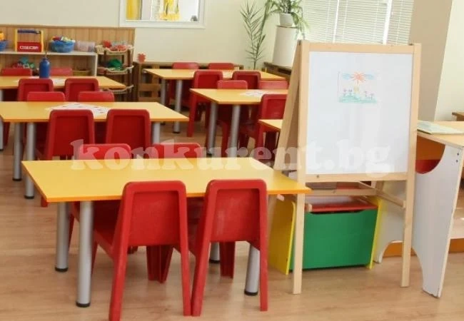 Малолетен потроши стъклопакет на забавачка