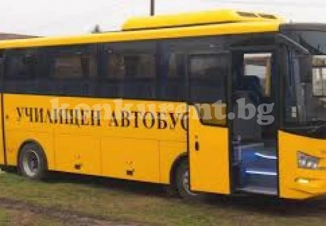 Родители скочиха на охранител, размахвал метална палка по децата им