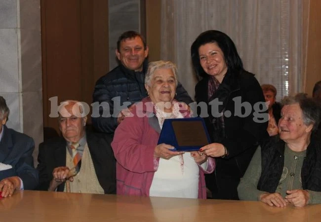 Кметът на Козлодуй зарадва семейства за златна и диамантена сватба СНИМКИ