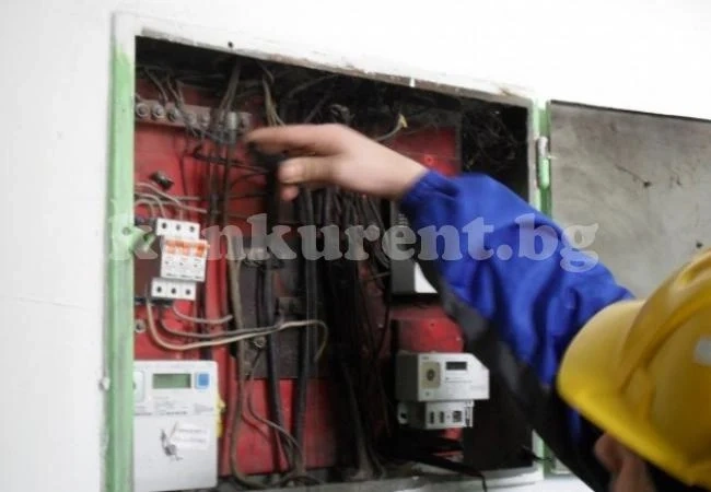Спипаха 16-годишен да краде ток