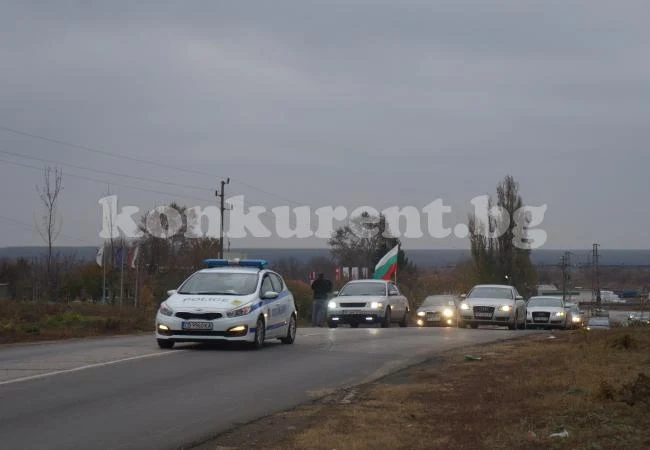 Десетки в Козлодуй излязоха на протест срещу високите цени на горивата СНИМКИ