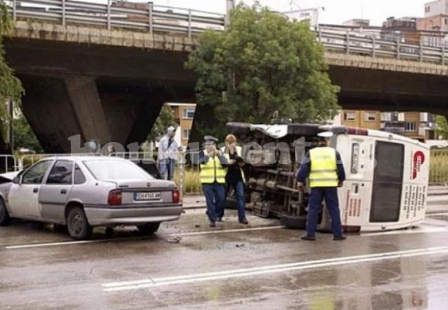 Голяма поразия направи маршрутка в центъра на...