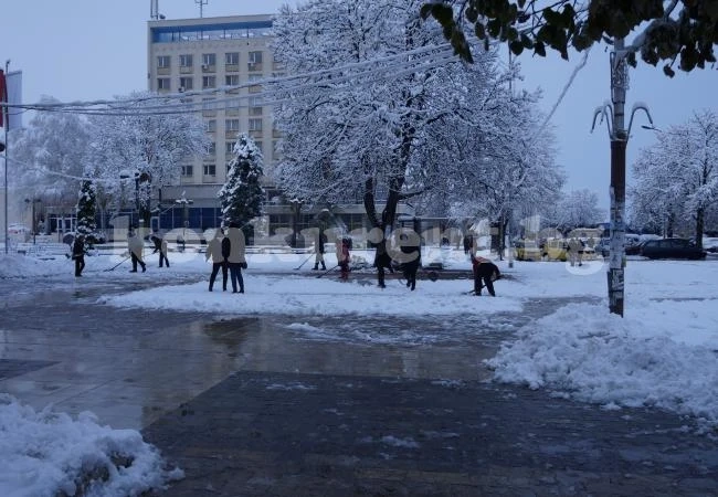Села в Мездренско без ток заради снега