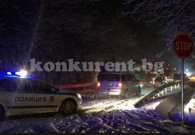 Двама пострадаха при катастрофа