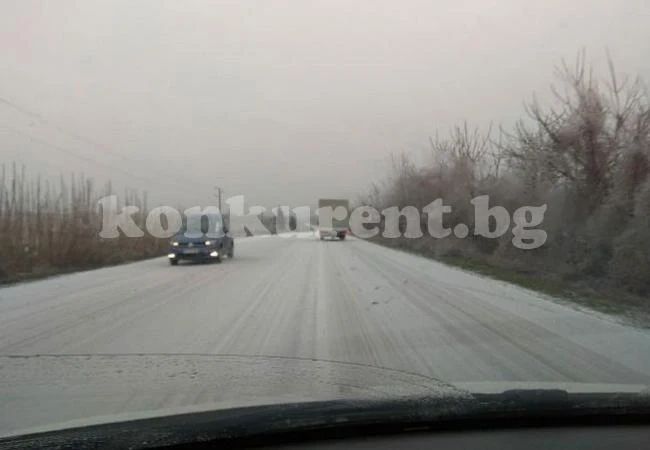 Пиян шофьор катастрофира в дърво