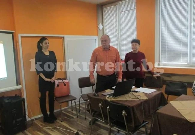 Обучават кандидати за социални услуги