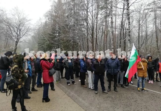 Стягат нов протест на Петрохан