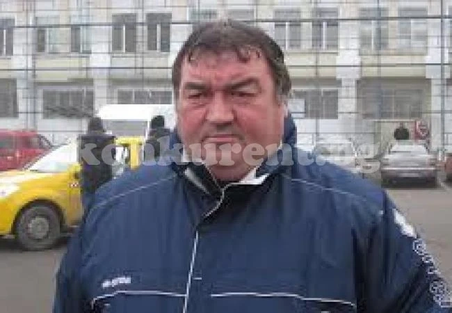 Емил Маринов мушва три гола на \