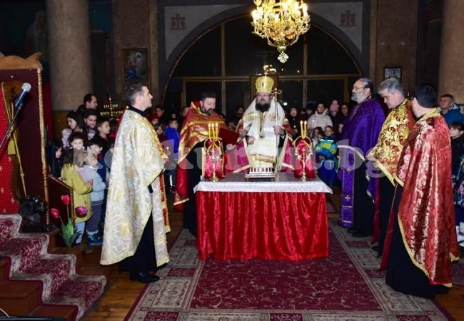 Митрополит Григорий отслужи молебен за децата на Враца