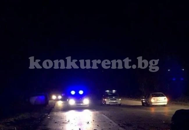 Млад мъж на косъм от смъртта, опитал да спре кола, тръгнала на заден ход