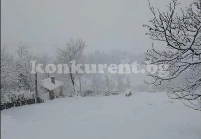 Днес снегът спира, облаците временно ще се разкъсат