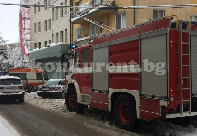 Вой на линейка и пожарна в центъра на Враца, ето кого спасяваха СНИМКИ