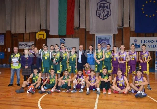 Югът надви Севера в мача на звездите СНИМКИ
