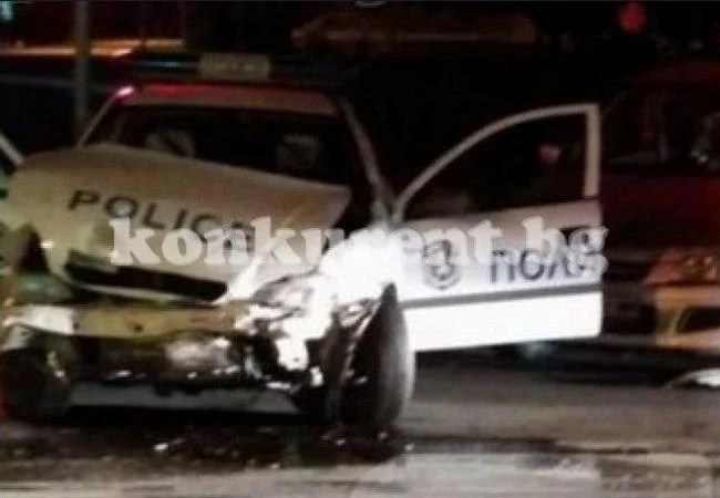Пиян шофьор блъсна патрулка при опит да избяга от полицията