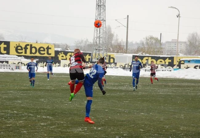 Монтана отнесе Локо /ГО/ с 4:1, гонитбата в челото продължава /Снимки/