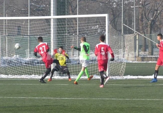 Малкият Джони пази от зор, пусна само 2 гола в София, баткото отчете U17