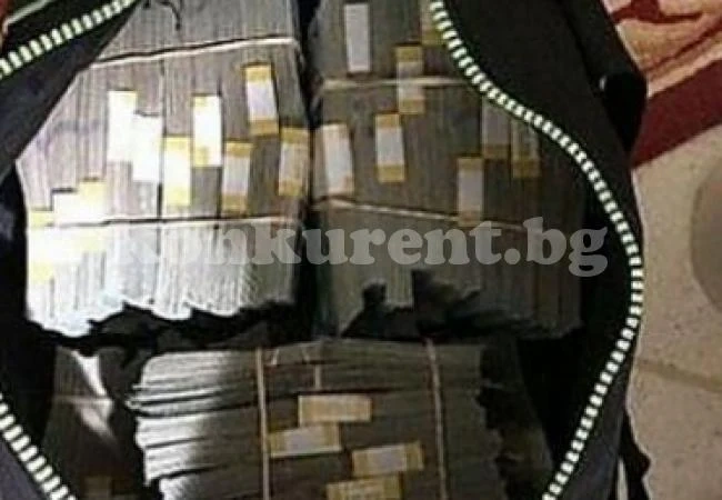 Мъж си купи сейф на аукцион, а вътре откри истинско съкровище (СНИМКИ/ВИДЕО)