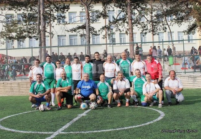 В Зверино сефтосват новото игрище и осветлението преди Коледа