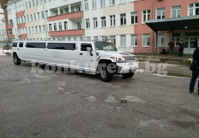 Изписаха бебе от врачанската болница като принц СНИМКИ