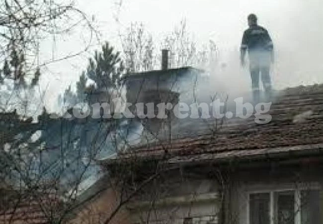 Двама души загинаха в пожар на Никулден
