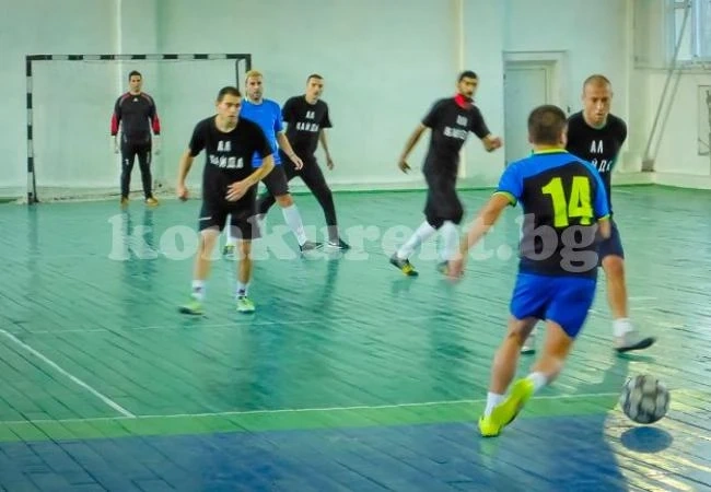 Роман пак става арена на екстра футбол, Алигаторите се стягат за реванш