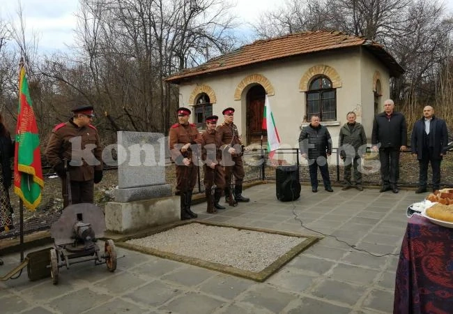Откриха паметник на загиналите във войните СНИМКИ