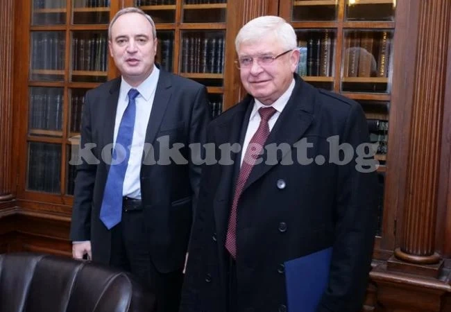 Медицинският факултет към СУ с акредитация за поне още 6 г., проблем с дипломите няма (Обзор)