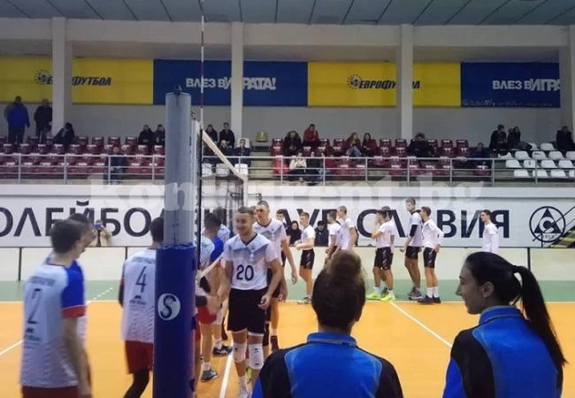 ВК Град приключи в турнира за купата след загуба в София