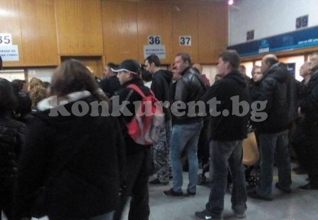 Системата на КАТ блокира, 20-ина чакат на опашка