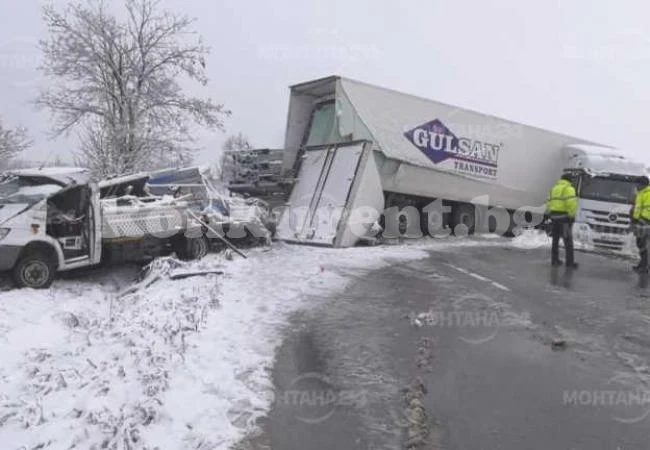 Пуснаха движението по Е79 след катастрофа с ТИР