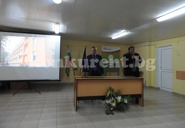Евродепутатът Владимир Уручев гостува в СУ „Васил Кънчов”
