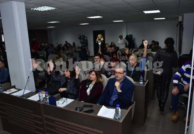 С внушително мнозинство одобриха сделката на годината СНИМКИ