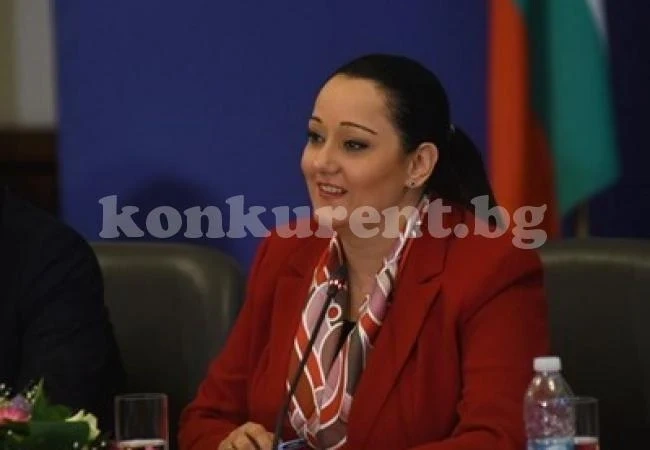 Парламентът освободи Лиляна Павлова като министър, ще е депутат