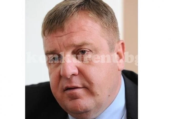 Каракачанов: Възможно до края на януари докладът за нови изтребители да се разгледа