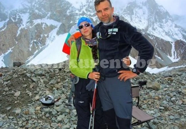 Съпругата на Боян Петров направи паметен бележник за алпиниста